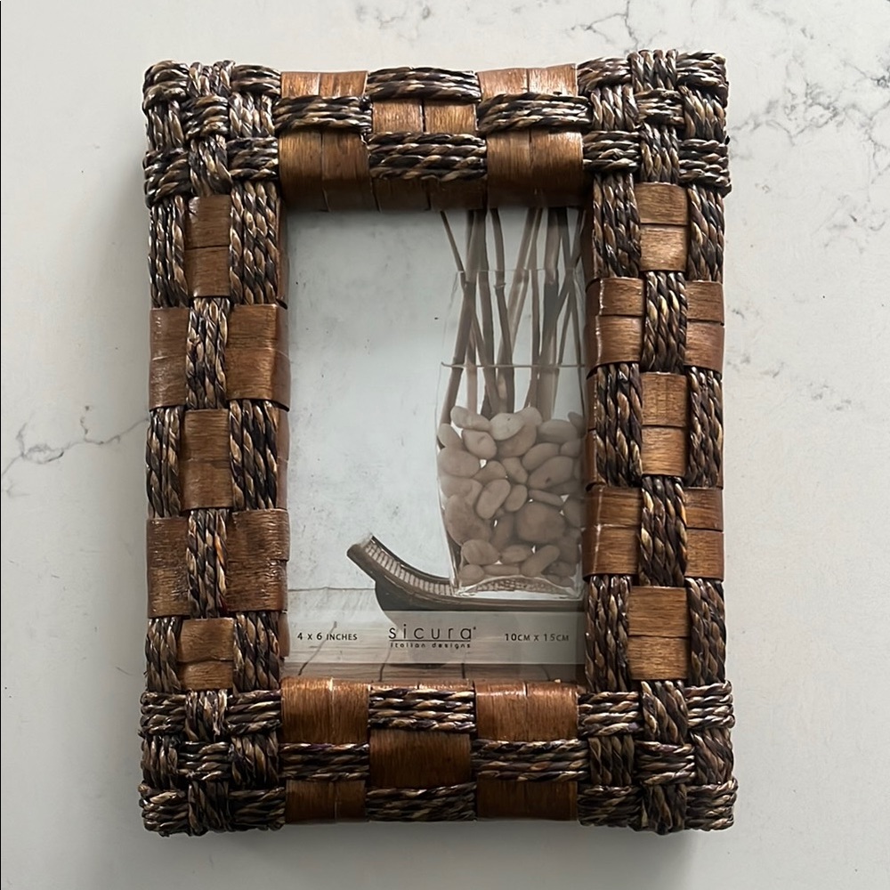 Sicura 4 x 6 inch Brown Rattan Woven Picture Frame